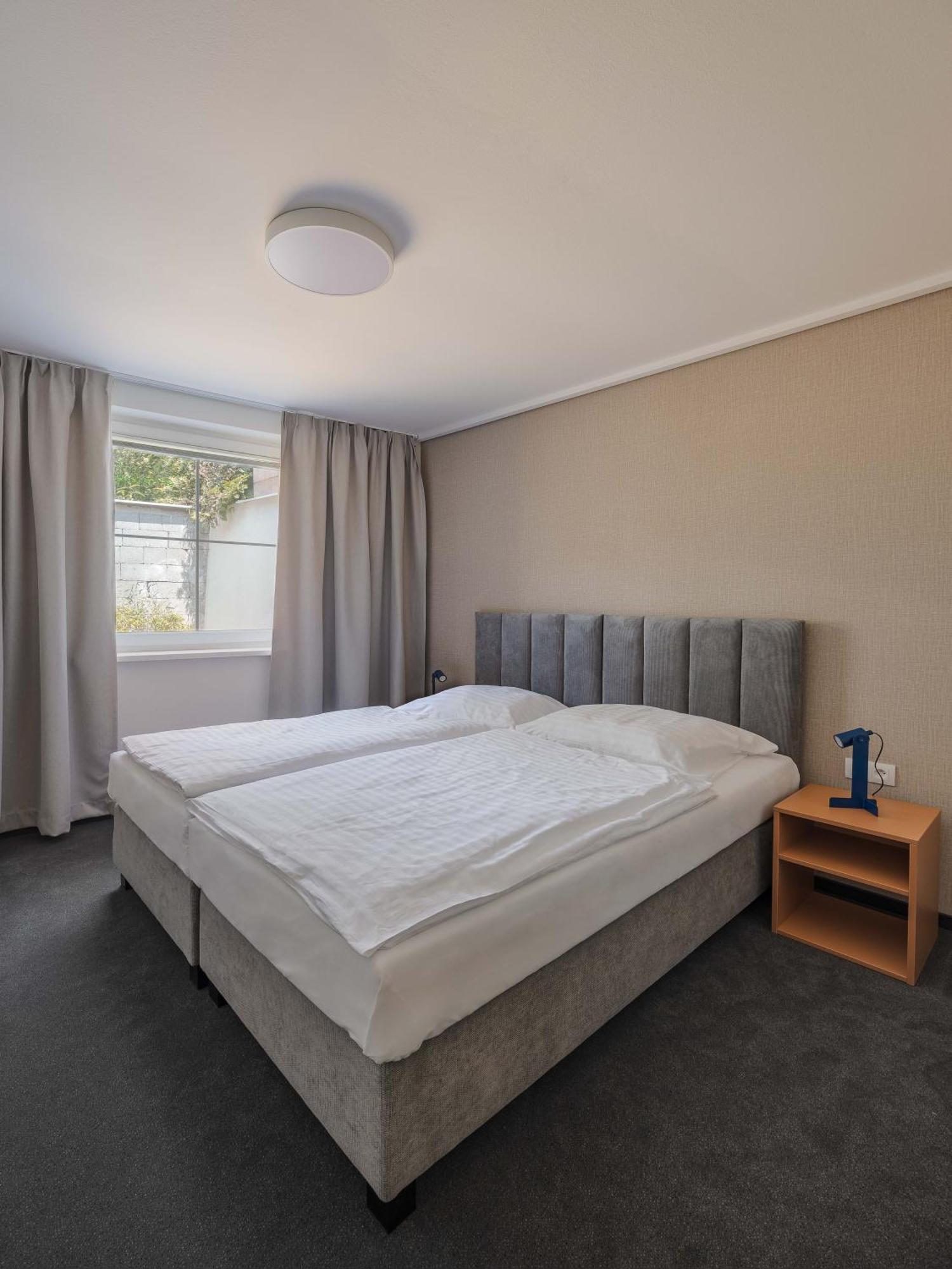 Hotel Taxis Bratislava - New Rooms Kültér fotó