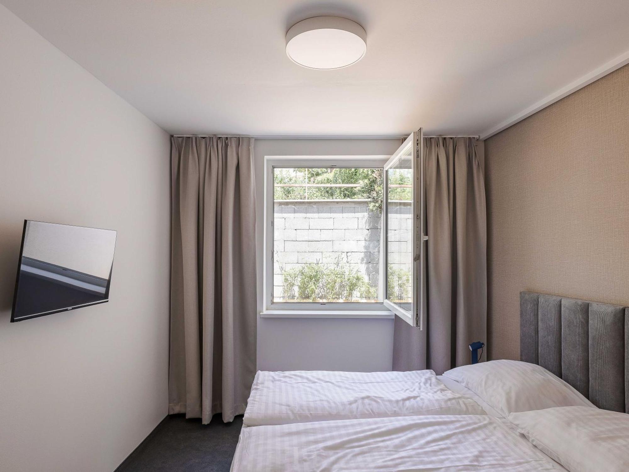 Hotel Taxis Bratislava - New Rooms Kültér fotó